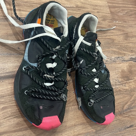 Off white nike sneakers, used size 8 women’s - Picture 3 of 5